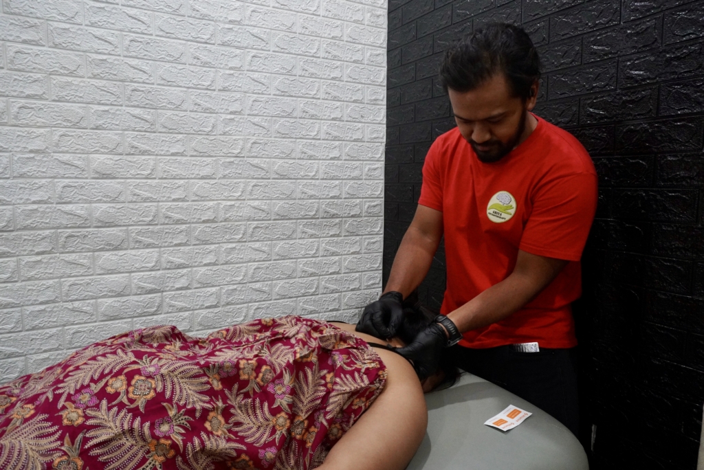 Canggu Trains Hard. But Is It Training Smart? Meet Lingga, the Physiotherapist